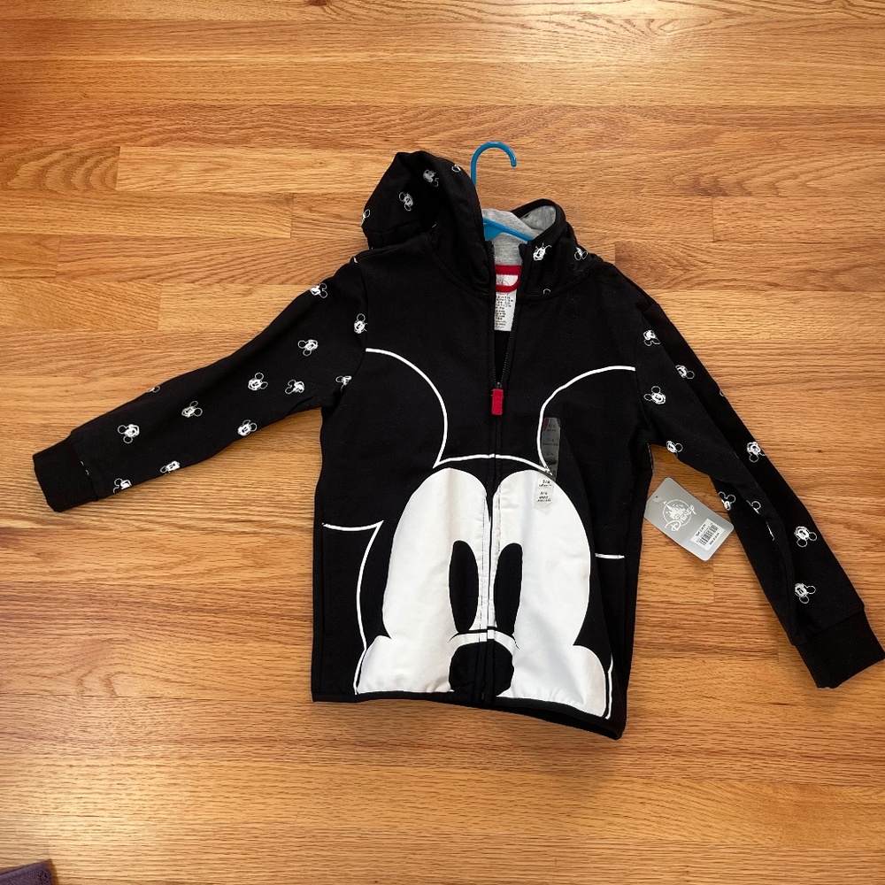 Mickey Mouse sweatshirt 5/6 tags on
